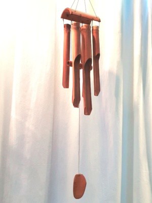 Bamboo wind chimes CPW71 - 40cm long   hand carved by the creative Balinese. Add peaceful Balinese sounds in your home or garden.