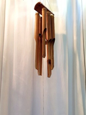 Long wind chimes CPW70 - 60cm long with a BAMBOO top are  hand carved by the creative Balinese. Add peaceful Balinese sounds in your home or garden
