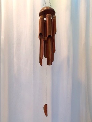 Wind chimes with a coconut top CPW73 - 40cm long   hand carved by the creative Balinese. Add peaceful Balinese sounds in your home or garden.