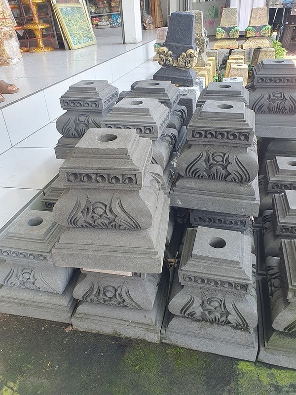 Balinese Umbrella Stand CPU20 Beautifully moulded concrete Balinese Umbrella Stand. Handcrafted by our Balinese artisans for you in an intricate design.