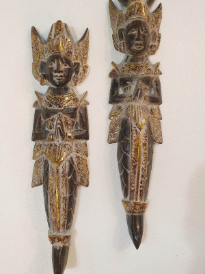 Balinese wall art CPW28A - Rama & Sita hand carved by the creative Balinese. Hang them beside your door as a special welcome to your guests.