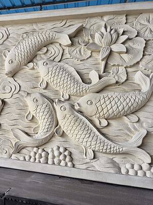 This tropical fish wall plaque CPD302 is made from durable moulded cement based product. A unique piece that adds a relaxed, coastal touch to any space.