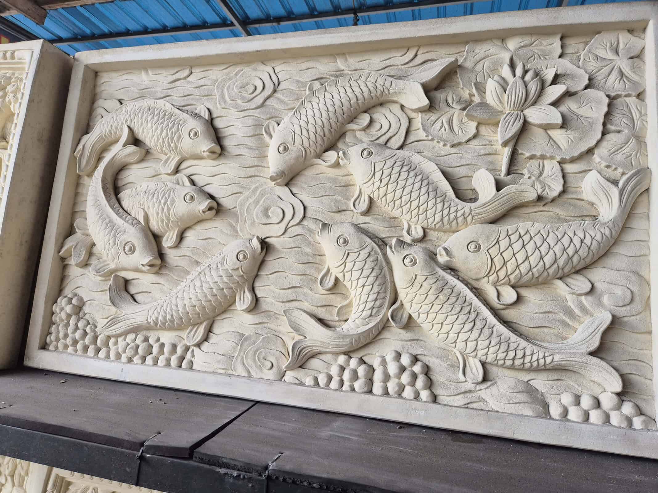 This tropical fish wall plaque CPD302 is made from durable moulded cement based product. A unique piece that adds a relaxed, coastal touch to any space.