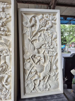 Elevate your space with the 100cm Bird & Lotus wall panel from CasaPandan. Handcrafted from durable moulded cement, it's perfect for all spaces.