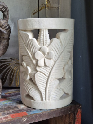 Bali Stone Wall Light - CPS19 - 30x20cm from CasaPandan is handcrafted from high-quality Balinese limestone. Perfect for both indoor and outdoor settings.