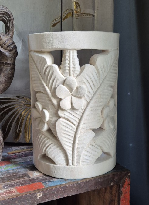 Bali Stone Wall Light - CPS19 - 30x20cm from CasaPandan is handcrafted from high-quality Balinese limestone. Perfect for both indoor and outdoor settings.
