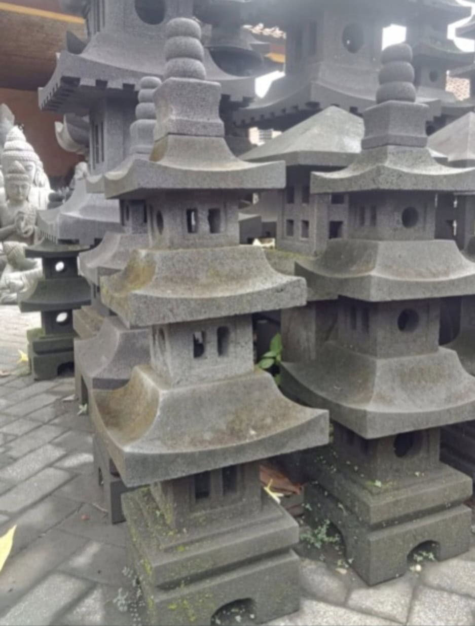 Create a wonderful ambience with Balinese Lava Stone Pagoda Lantern 90cm from CasaPandan in your garden. Hand-carved in Bali from natural lava stone,