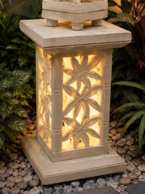 This Stone Pedestal BAMBOO 50cm from CasaPandan is perfect for displaying statues, pots, or garden features. Hand carved Balinese limestone.
